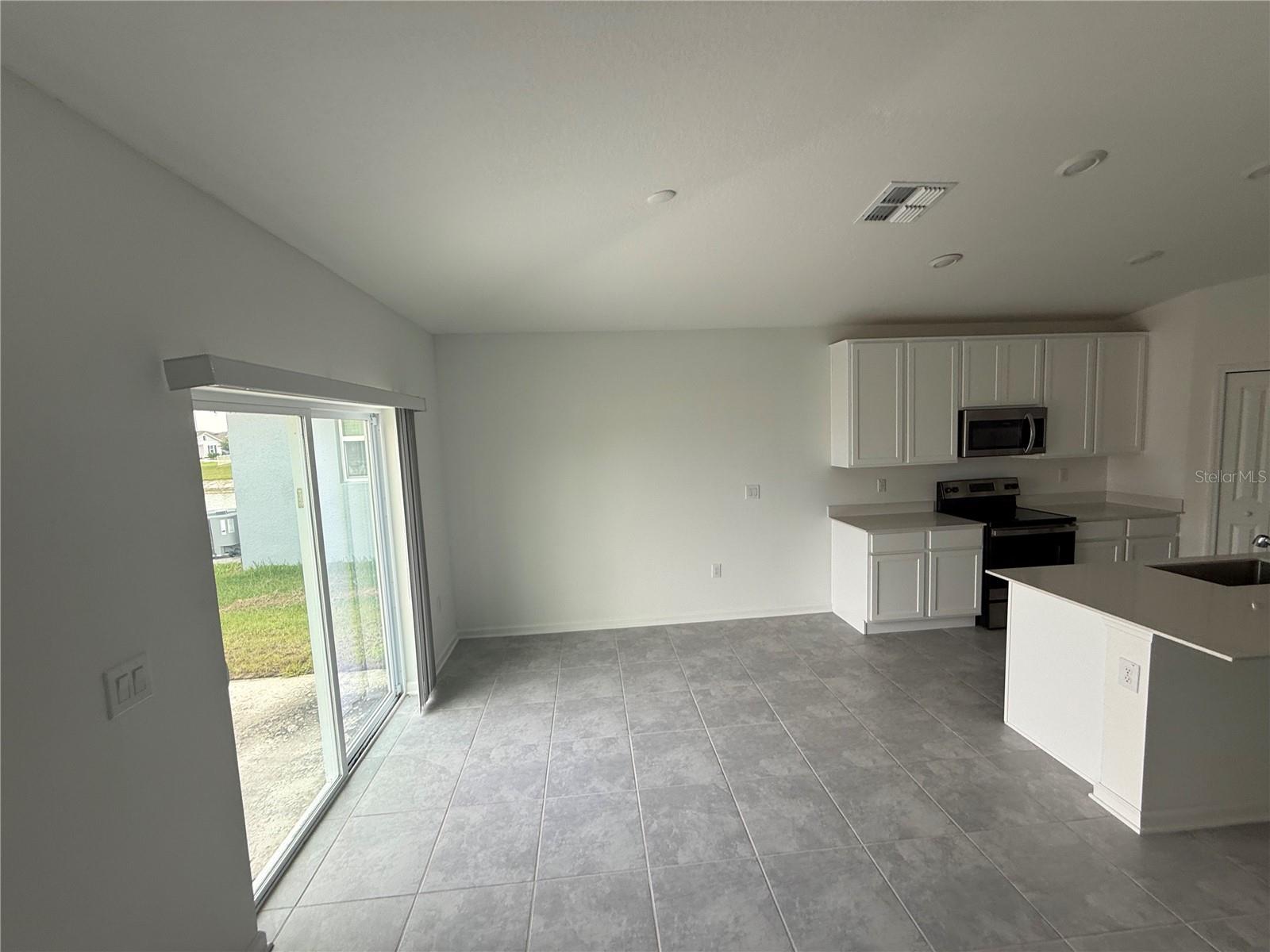 752 TROTTERS DR