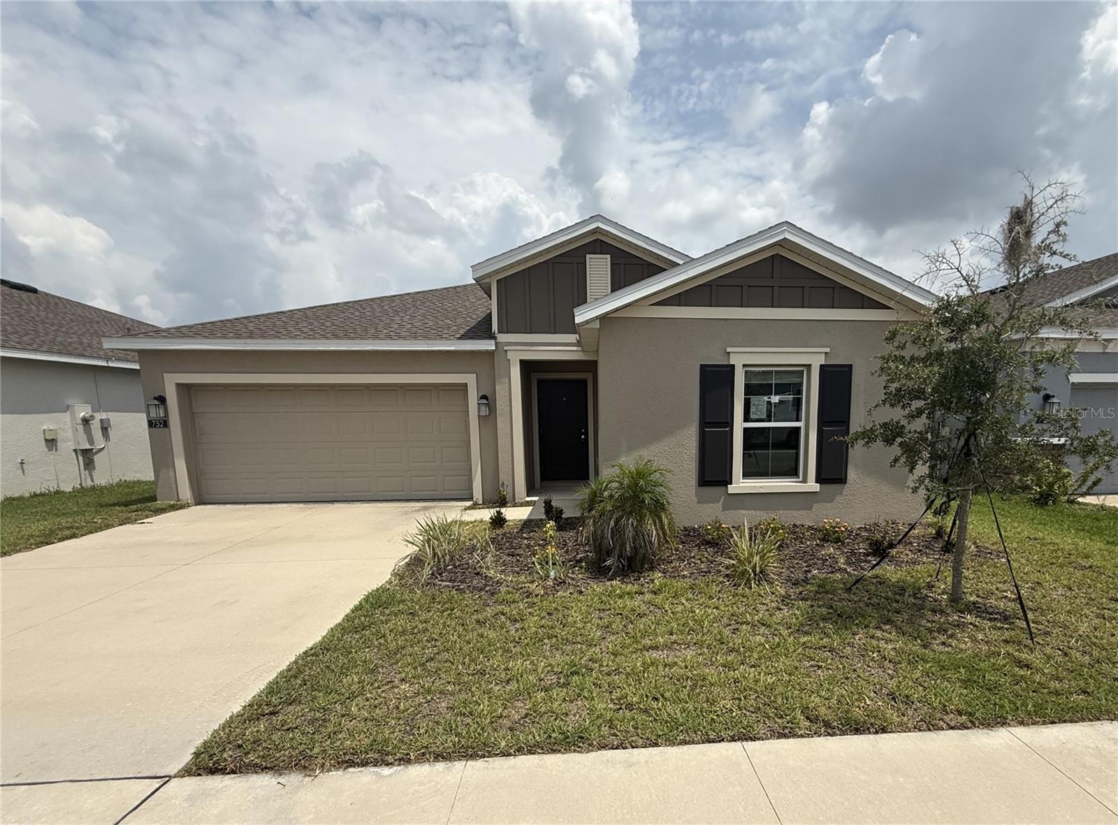 752 TROTTERS DR
