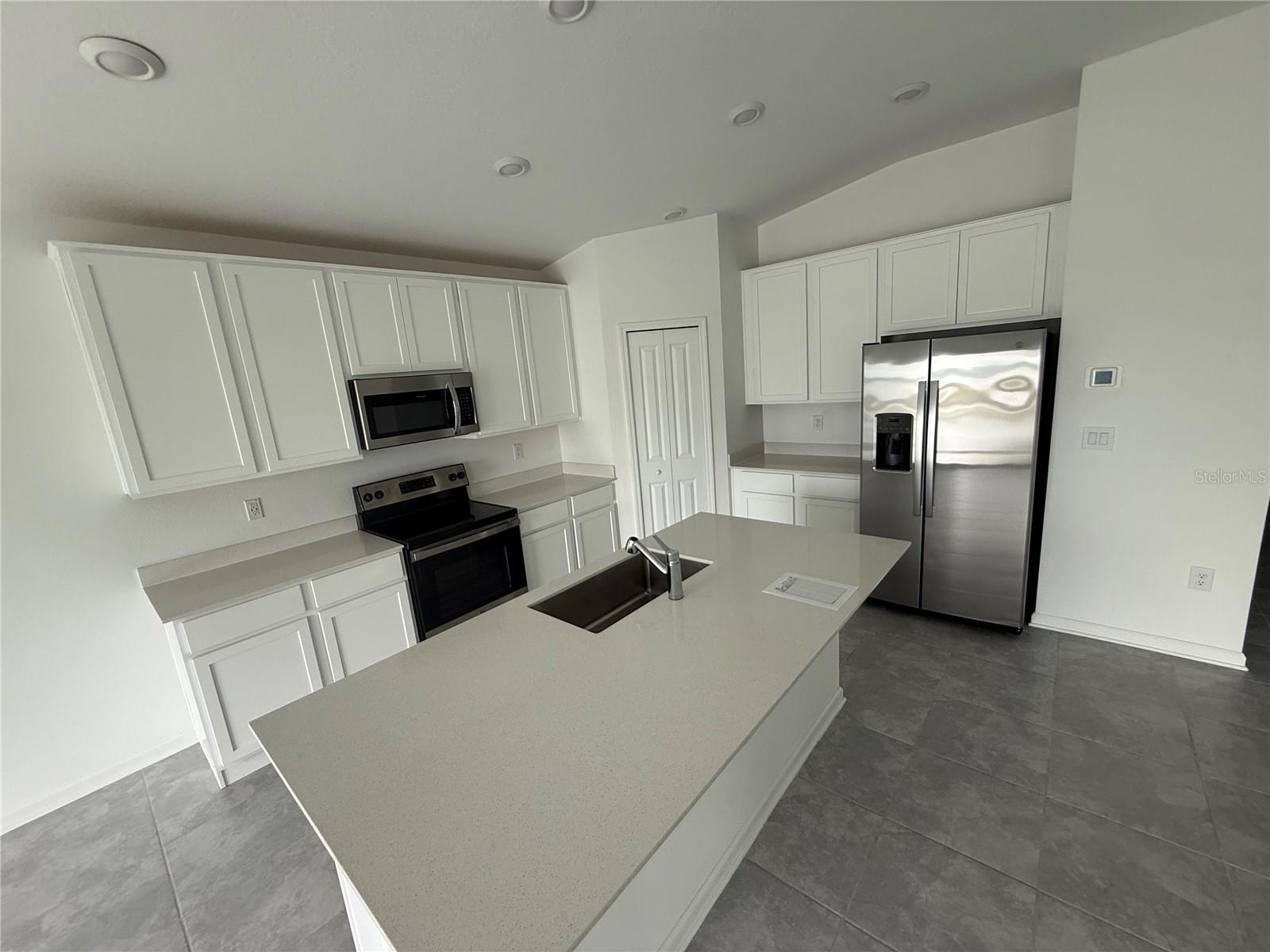 752 TROTTERS DR