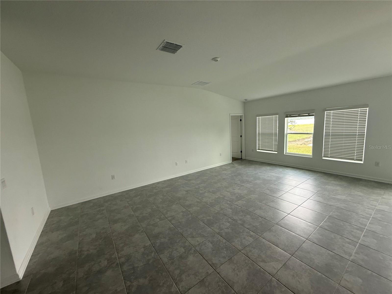752 TROTTERS DR
