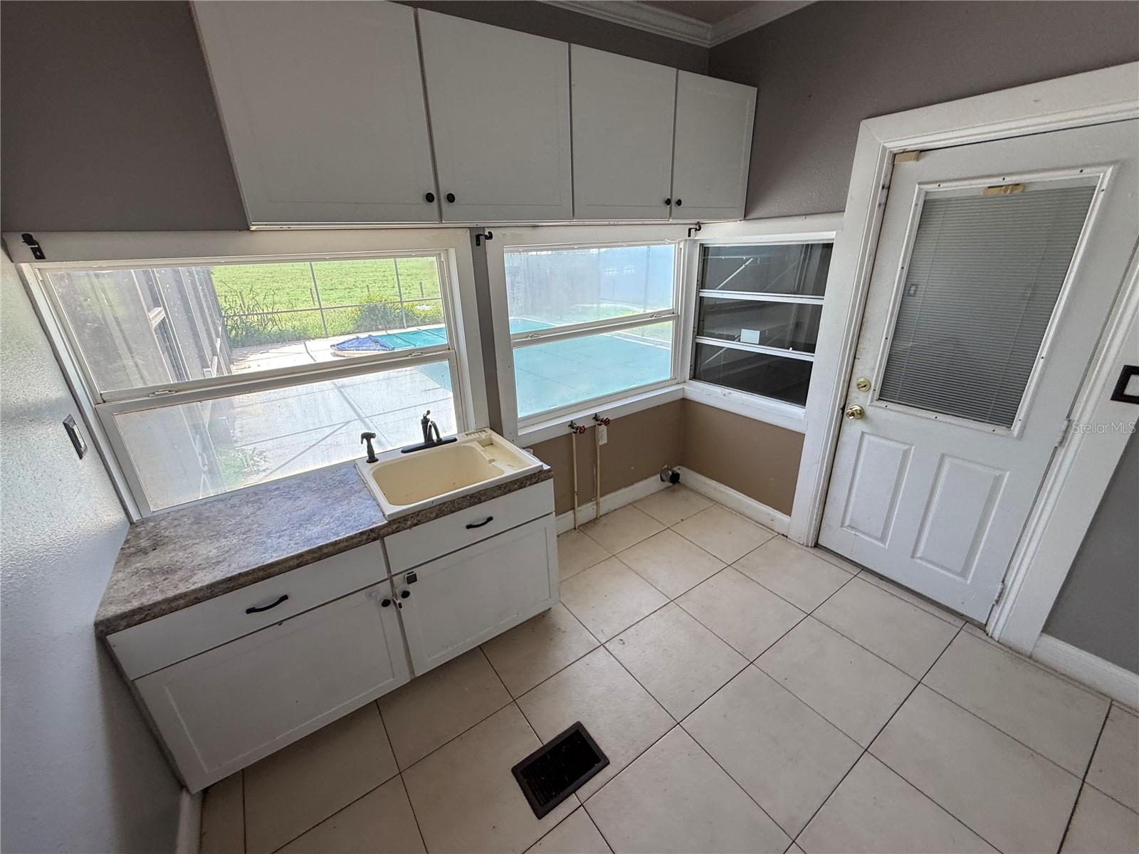 1115 KELLER RD