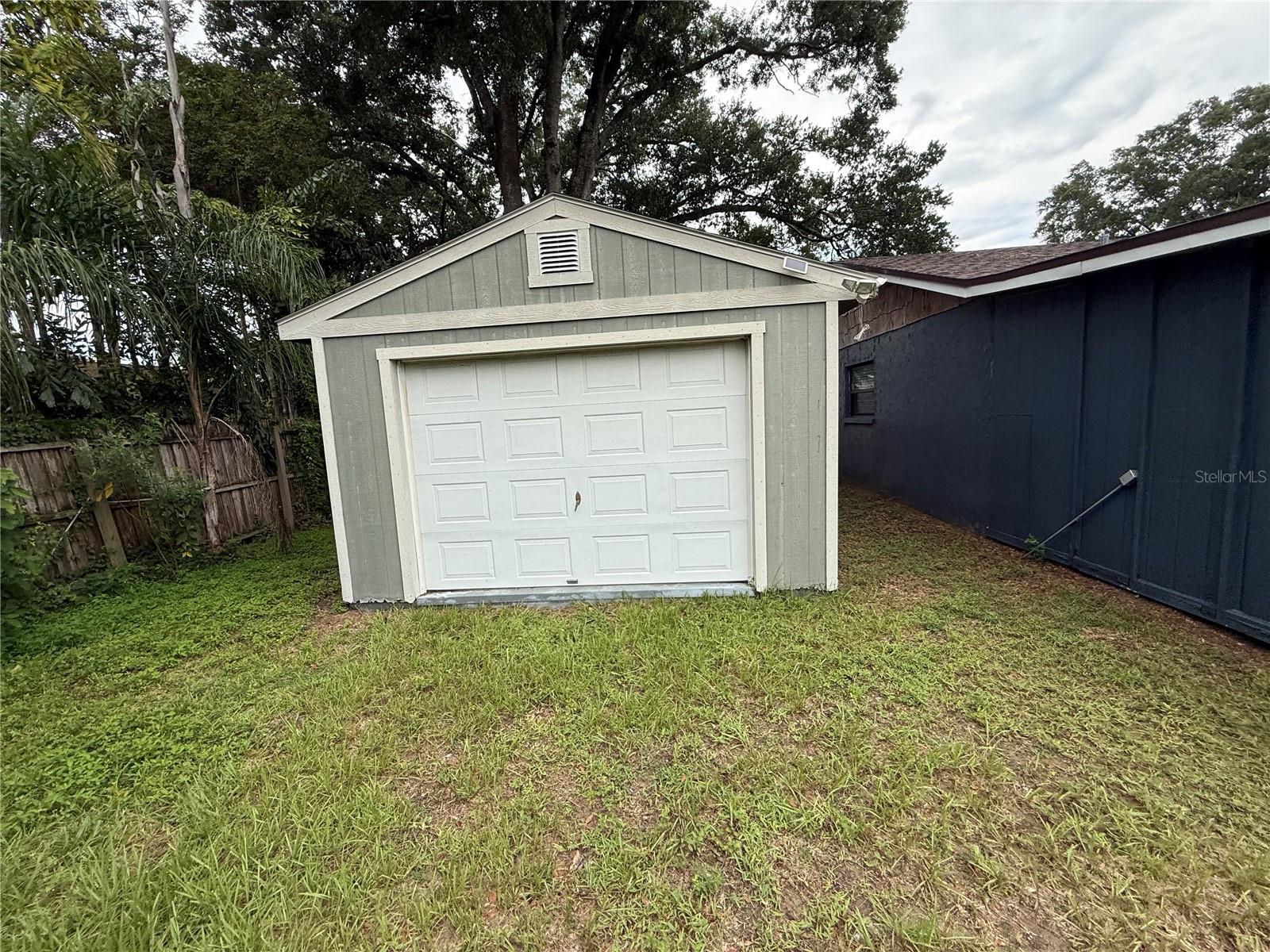 1806 N WATERMAN DR