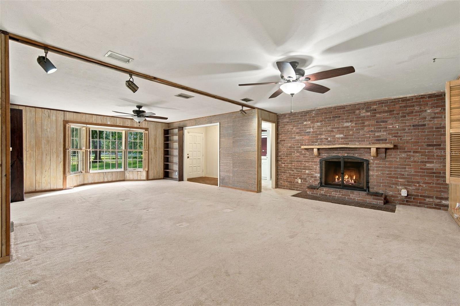 409 EL GRECO DR
