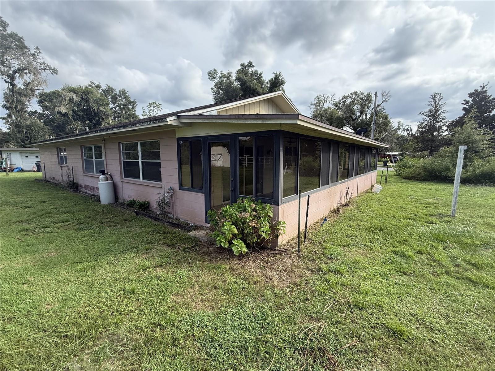 2906 OAK CREST DR