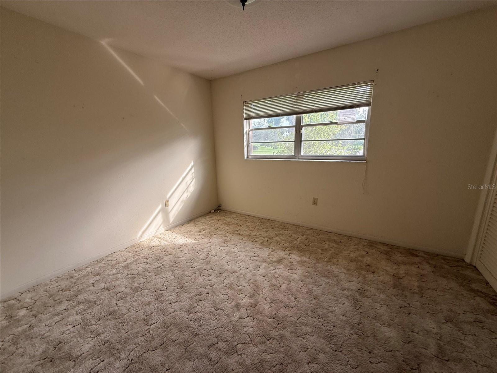 2906 OAK CREST DR