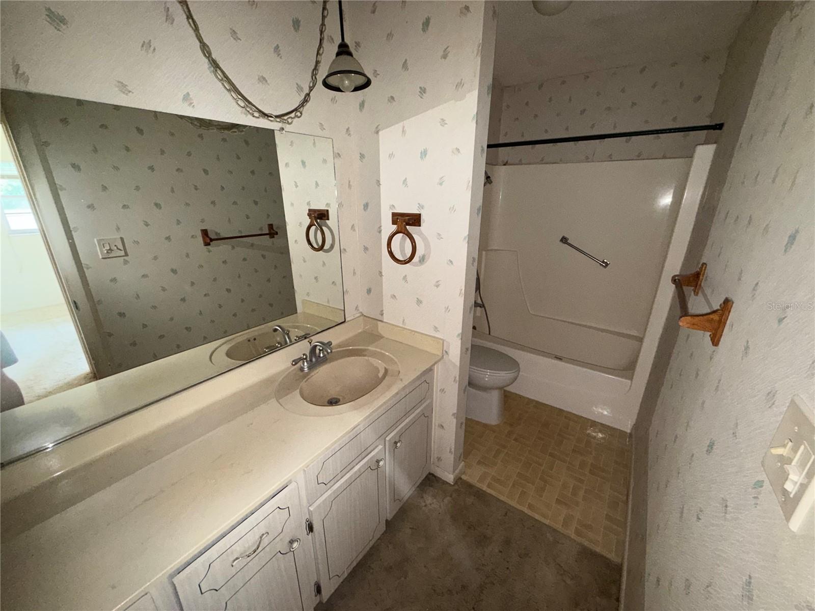 2906 OAK CREST DR