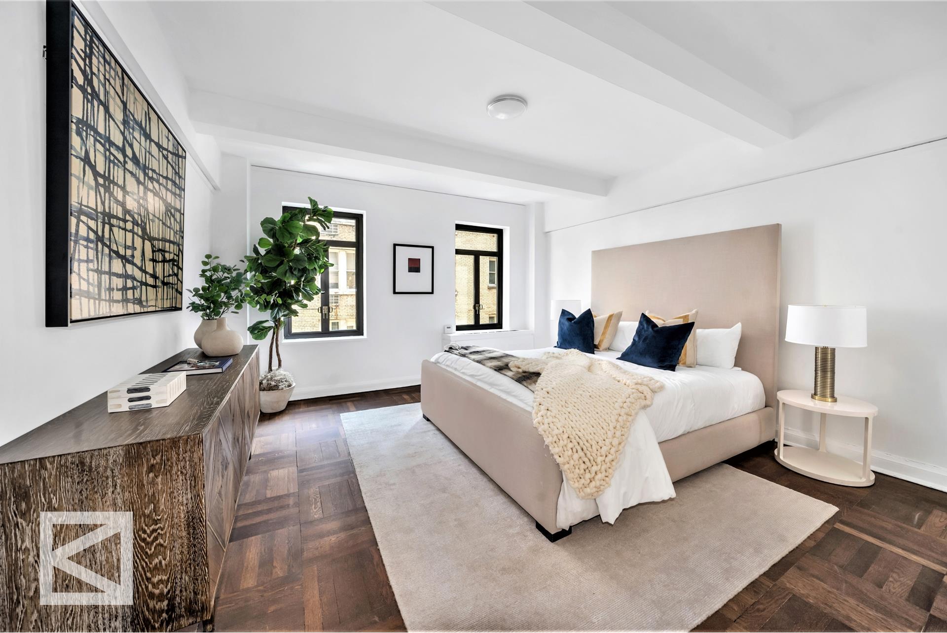 25 W 54th St, #8B