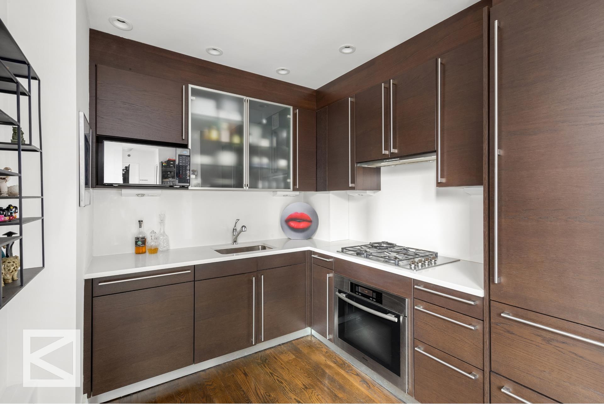 464 W 44th St, #6J