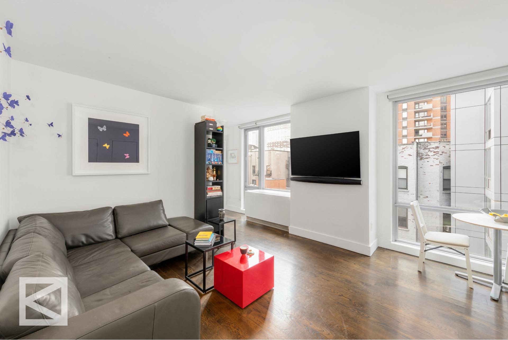 464 W 44th St, #6J