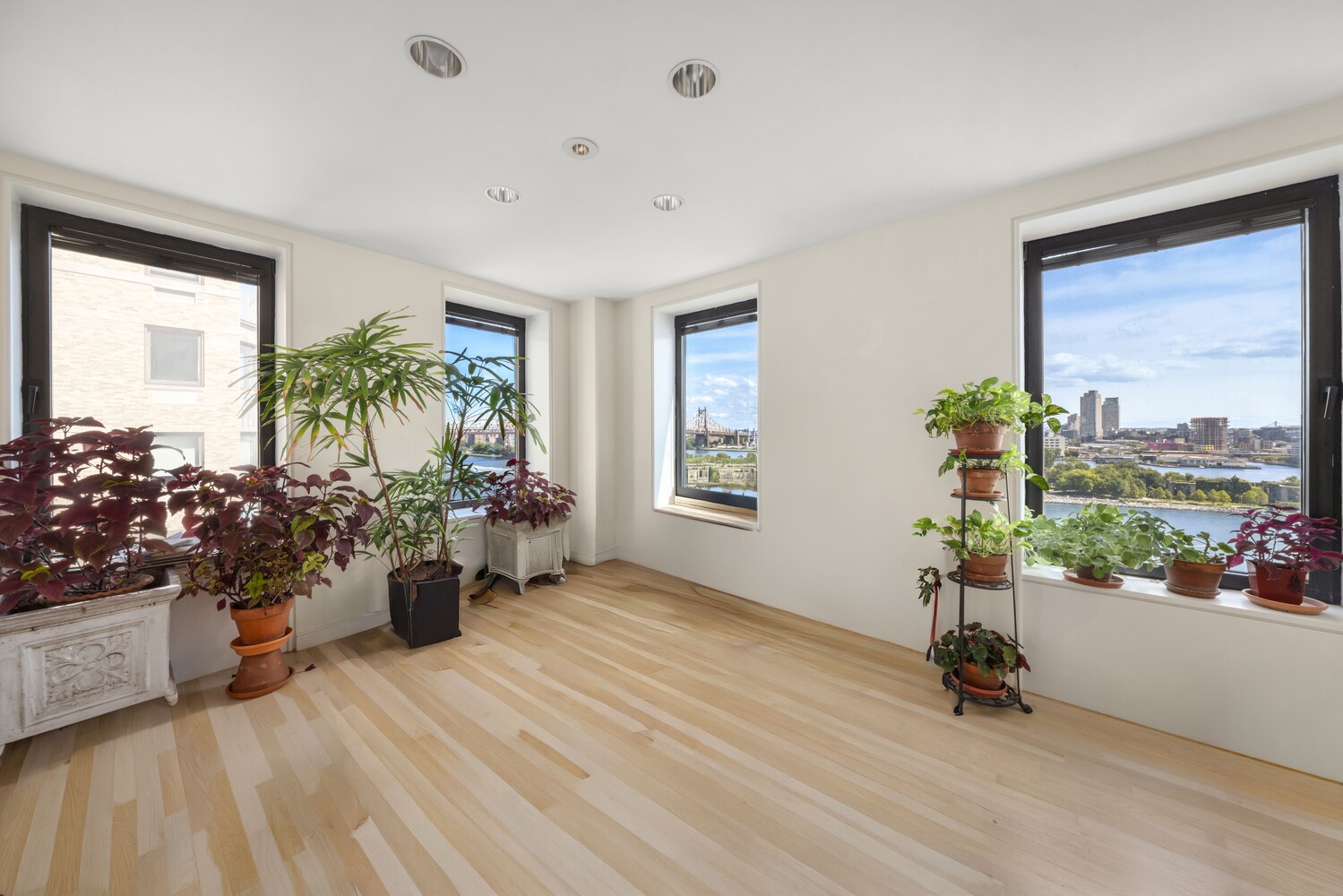 450 E 52ND Street 11THFLDUPL