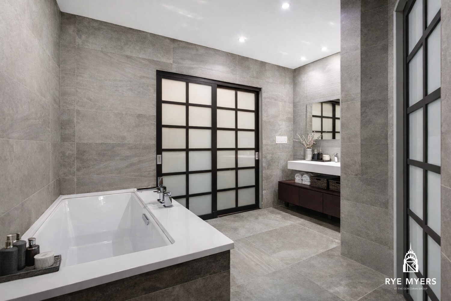 529 W 42ND Street 5R