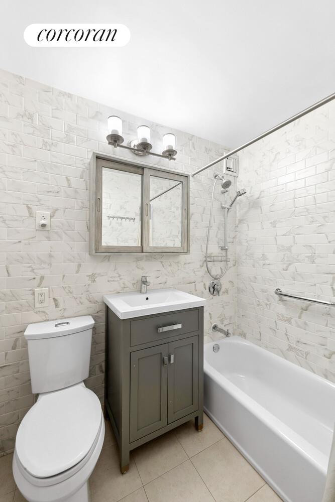 370 E 76TH Street C204