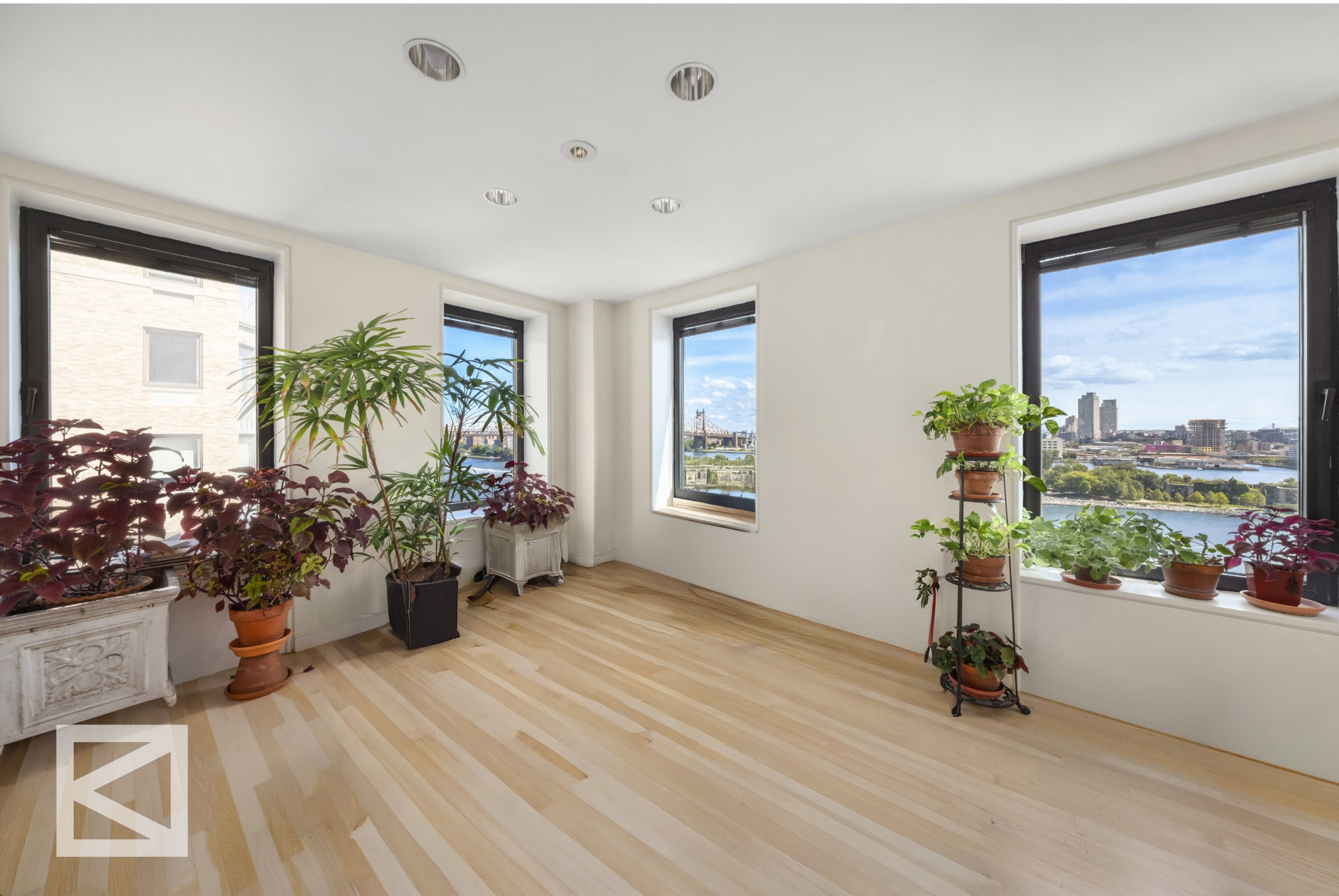 450 E 52ND Street 10