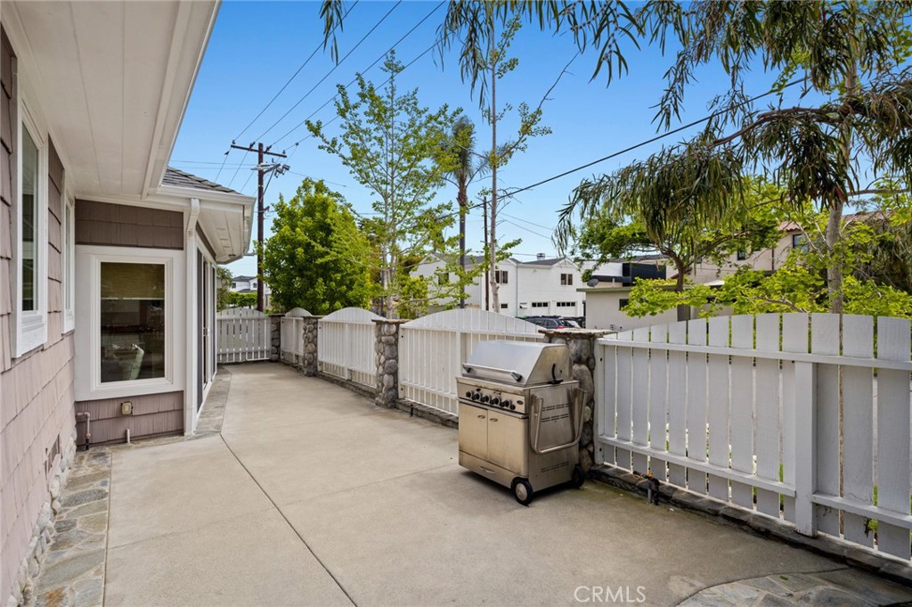 400 Aliso Avenue