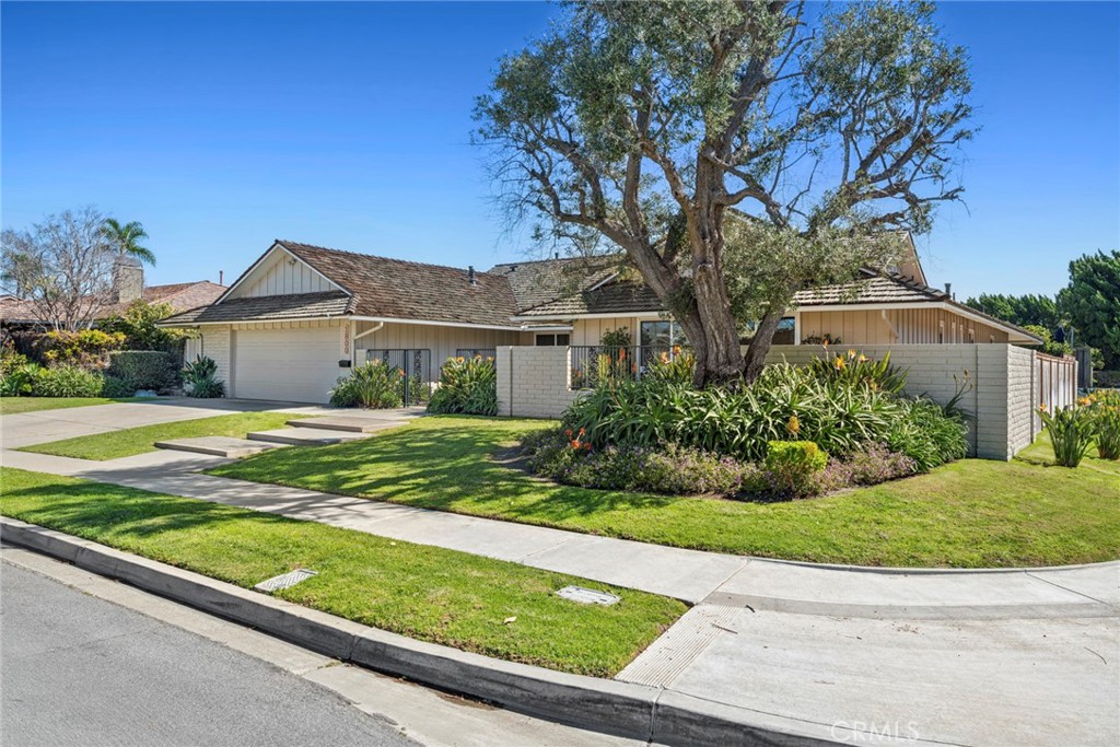 1800 Tradewinds Lane