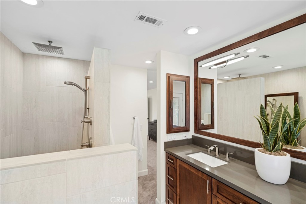 1800 Tradewinds Lane