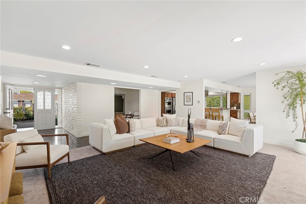 1800 Tradewinds Lane