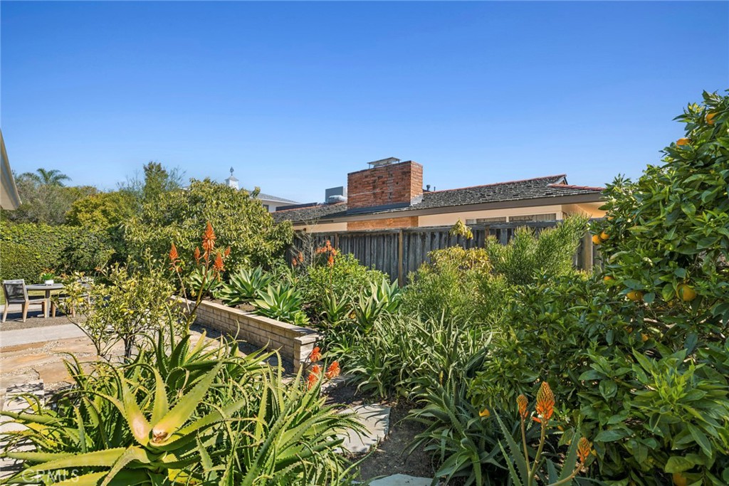 1800 Tradewinds Lane