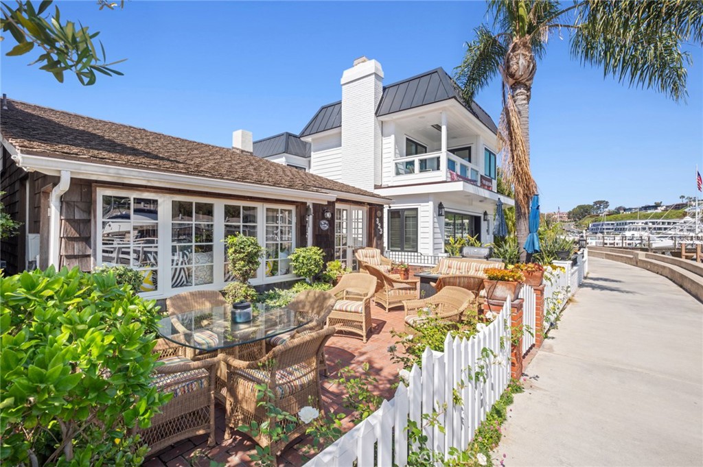 323 E Bay Front