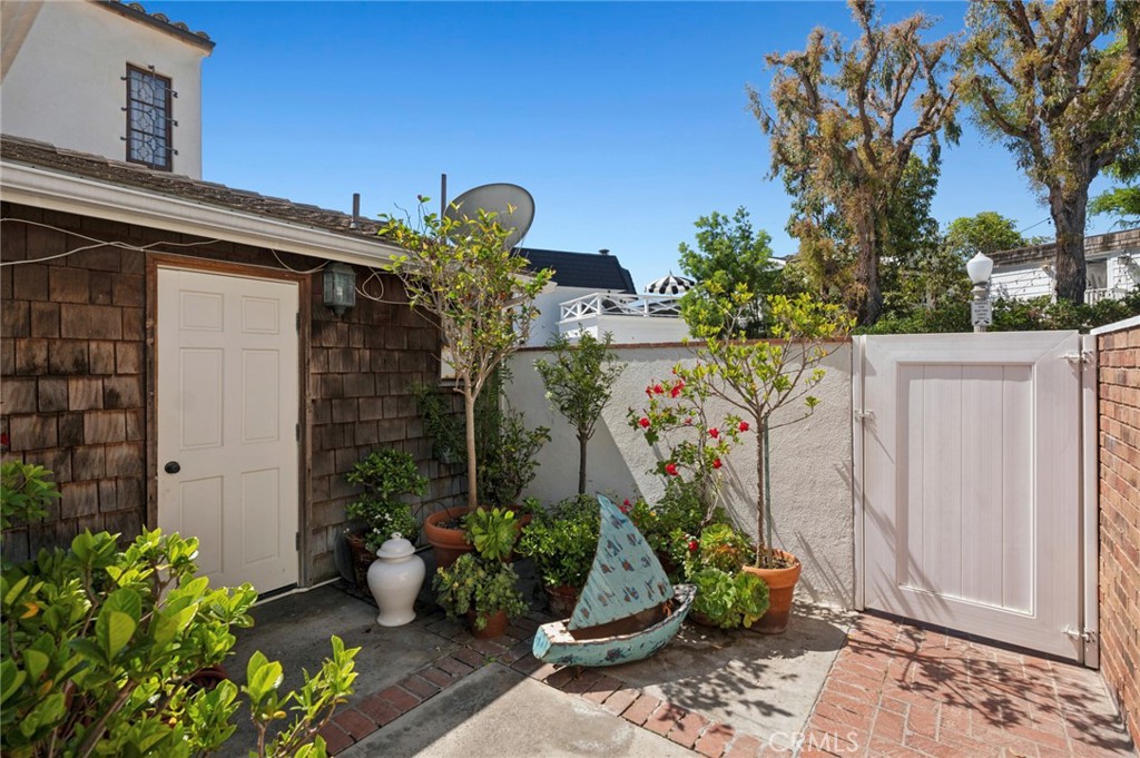 323 E Bay Front