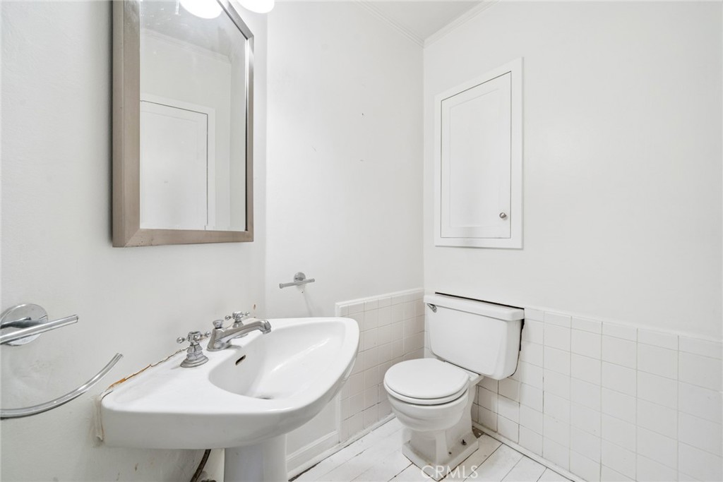 608 Saint James Place