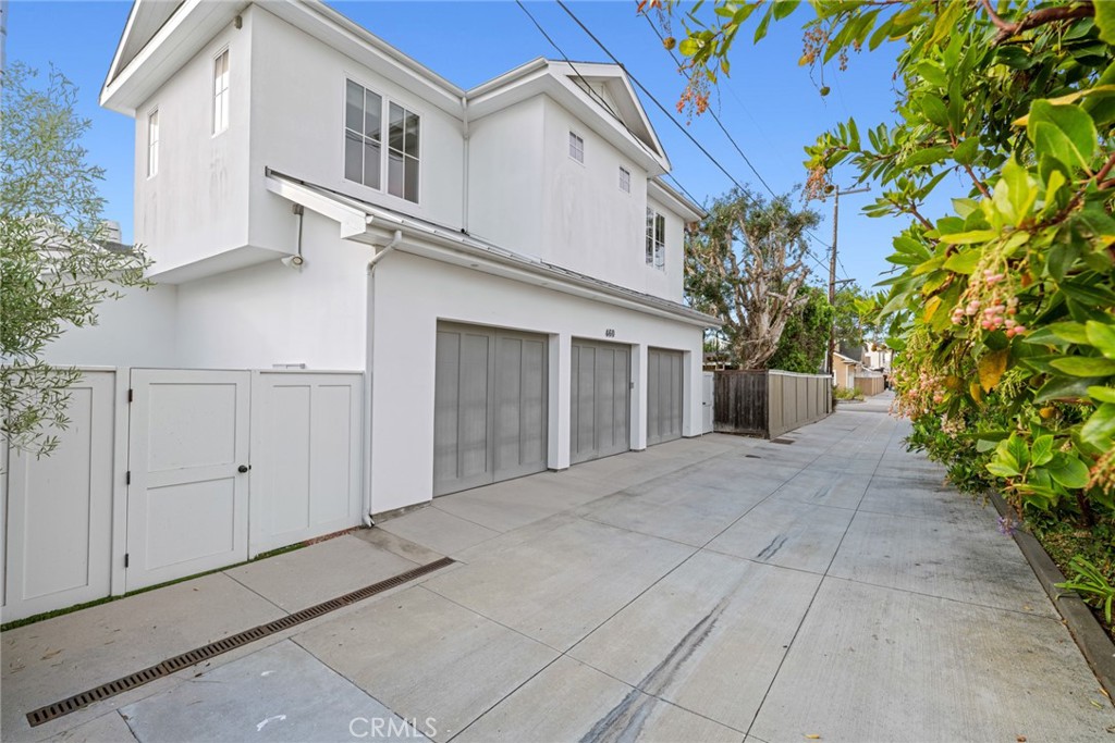 460 Santa Ana Avenue
