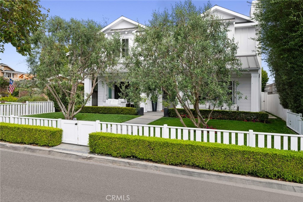 460 Santa Ana Avenue