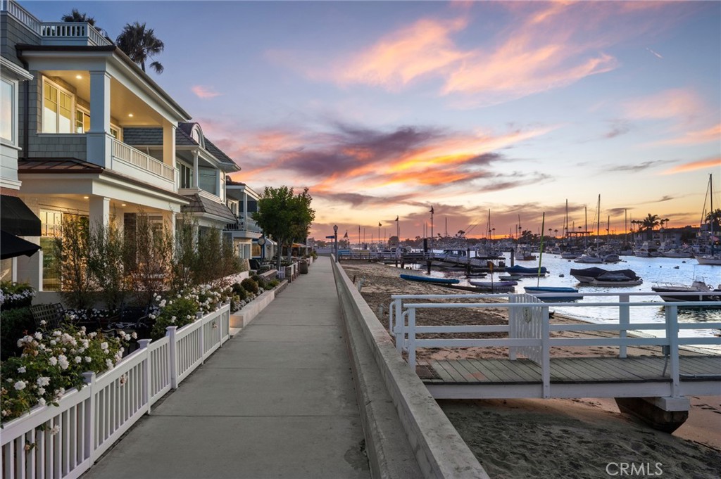 1105 N Bay Front