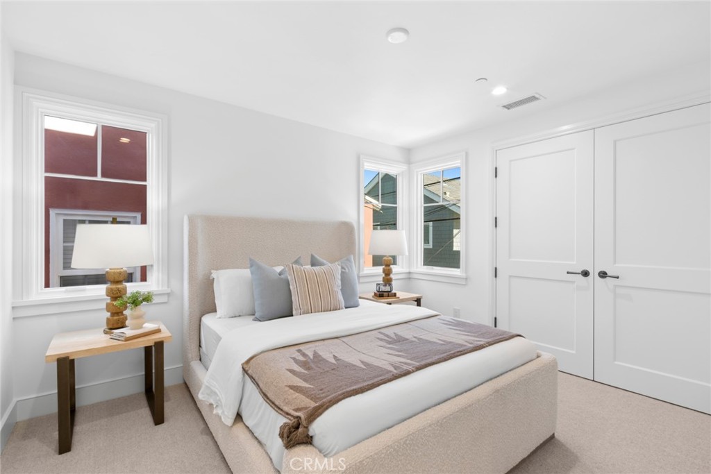 1105 N Bay Front