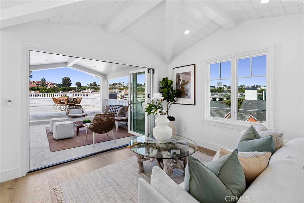 1105 N Bay Front