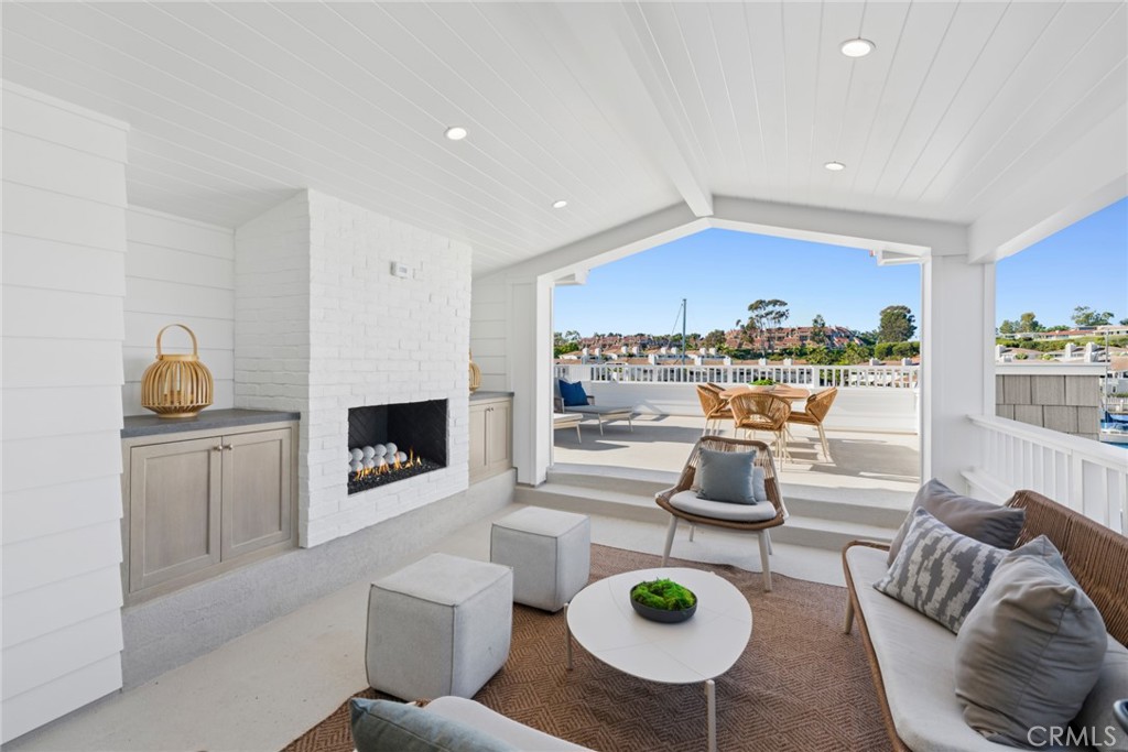 1105 N Bay Front