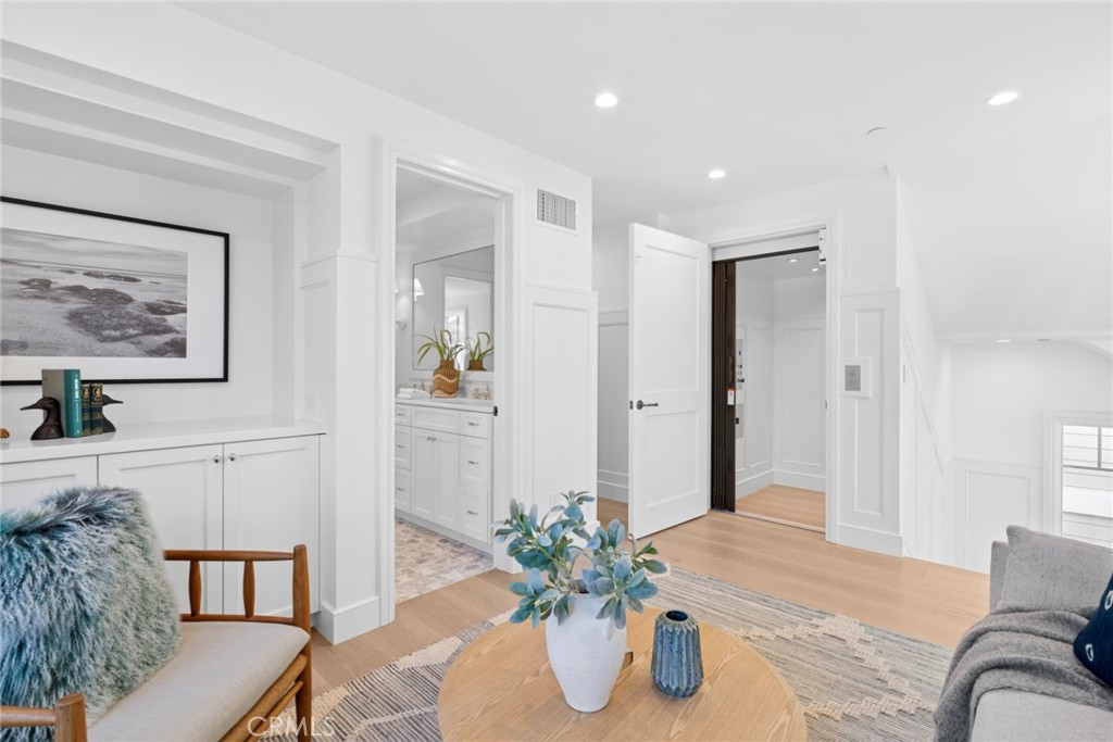 1105 N Bay Front