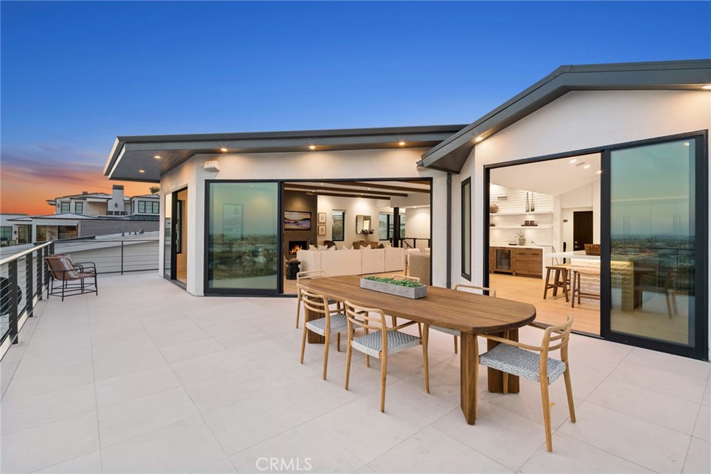 1021 Kings Road