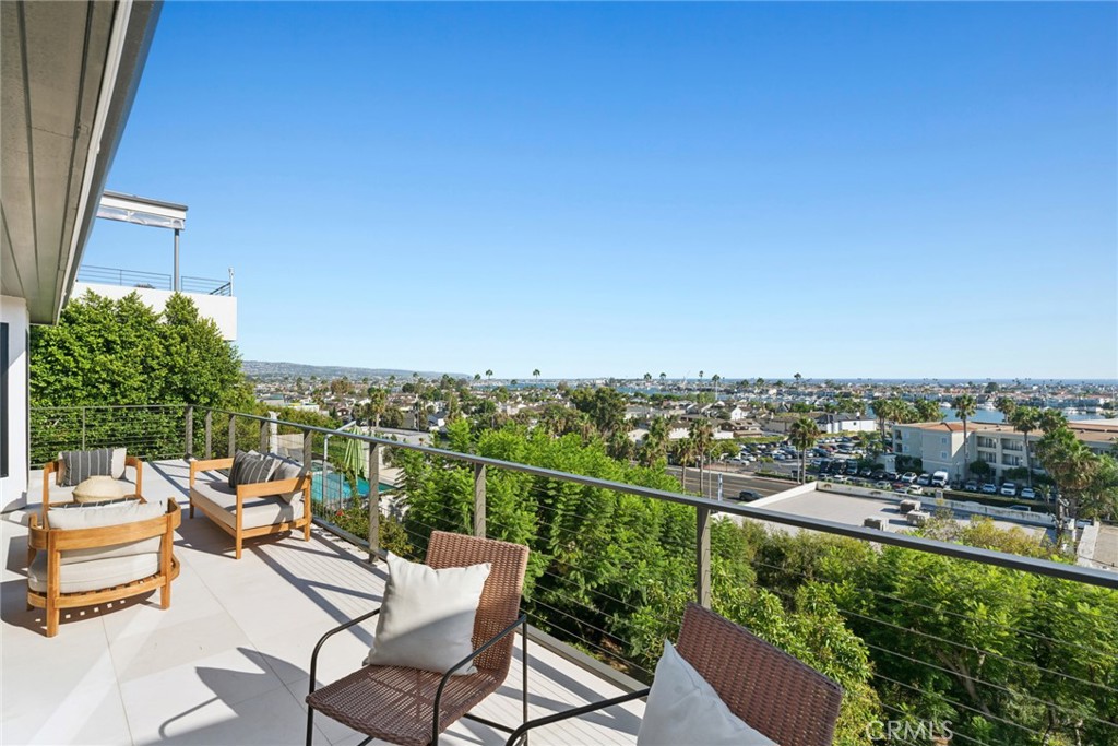 1021 Kings Road