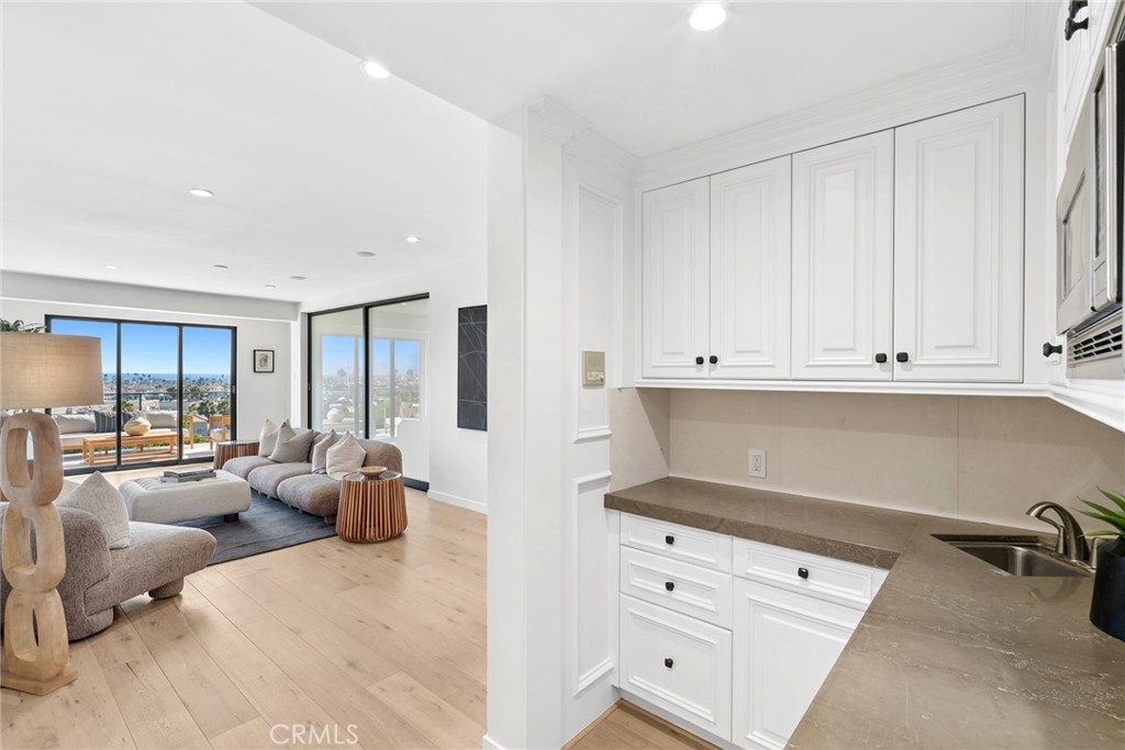 1021 Kings Road