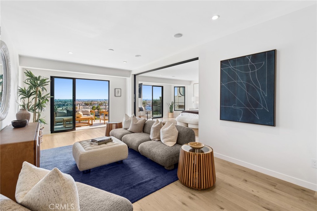 1021 Kings Road