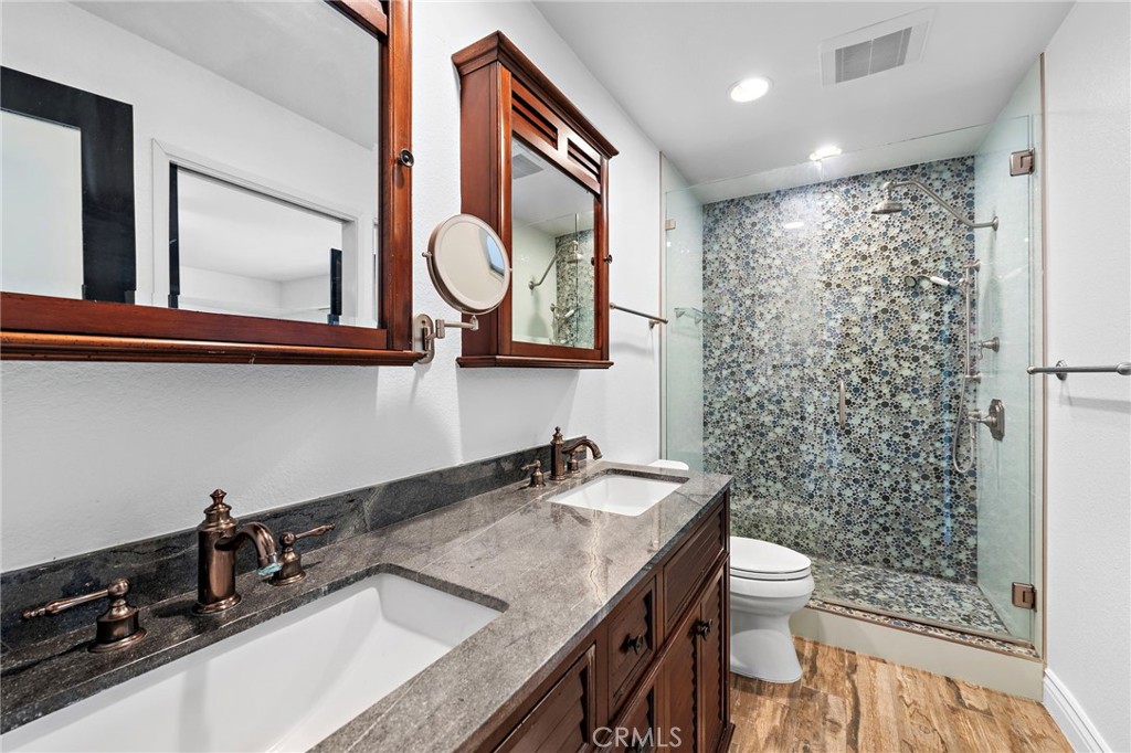 33672 Blue Lantern Street 6