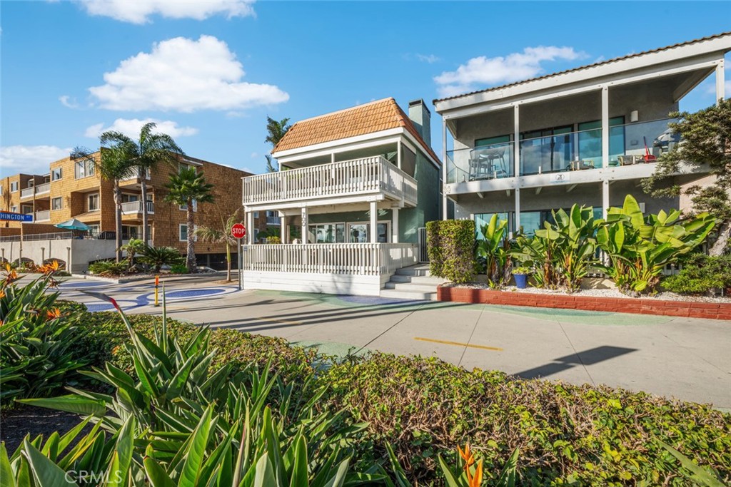 700 E Oceanfront