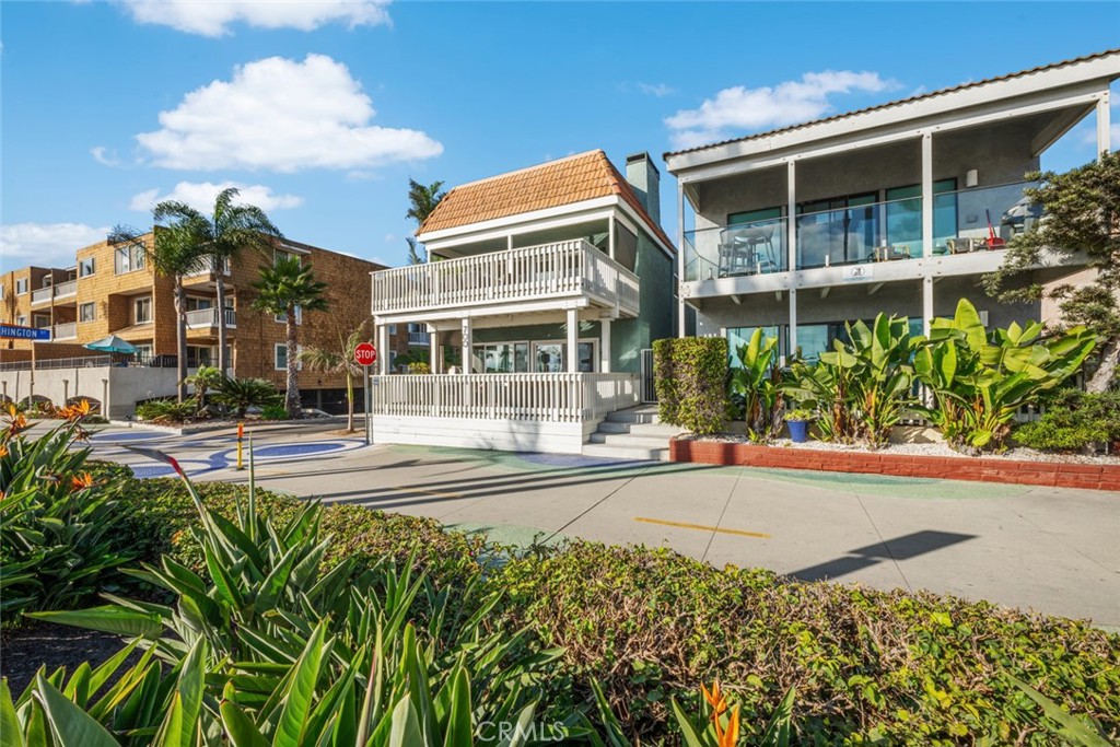 700 E Oceanfront