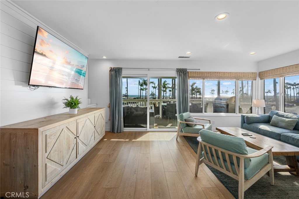 700 E Oceanfront