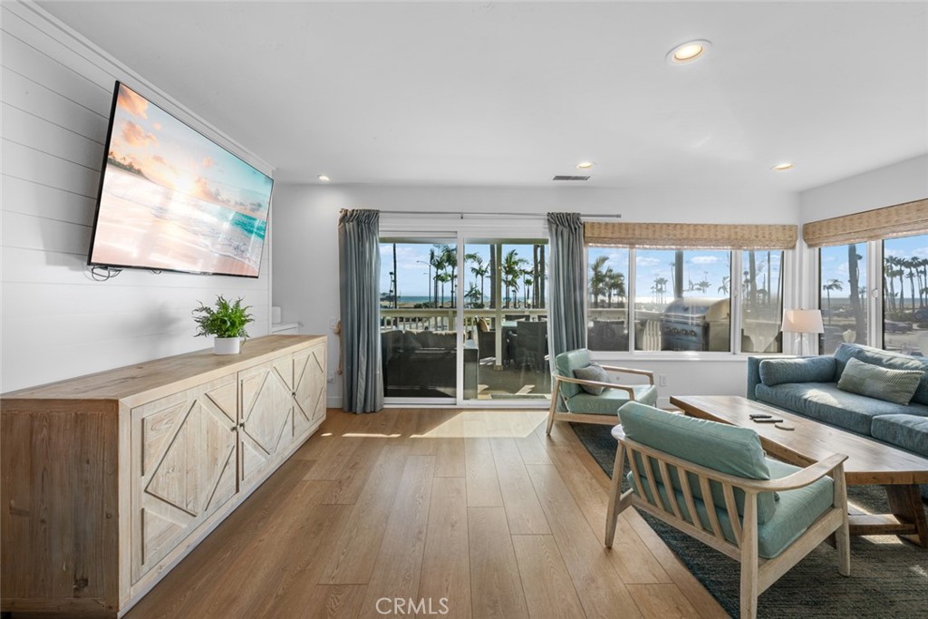 700 E Oceanfront