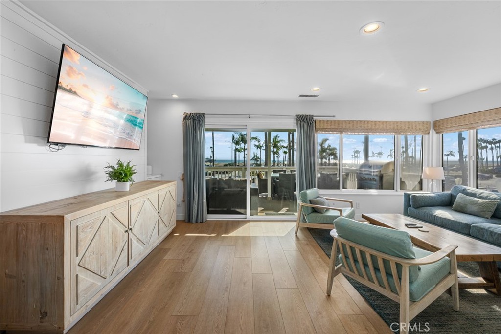 700 E Oceanfront