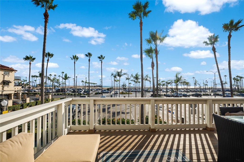 700 E Oceanfront