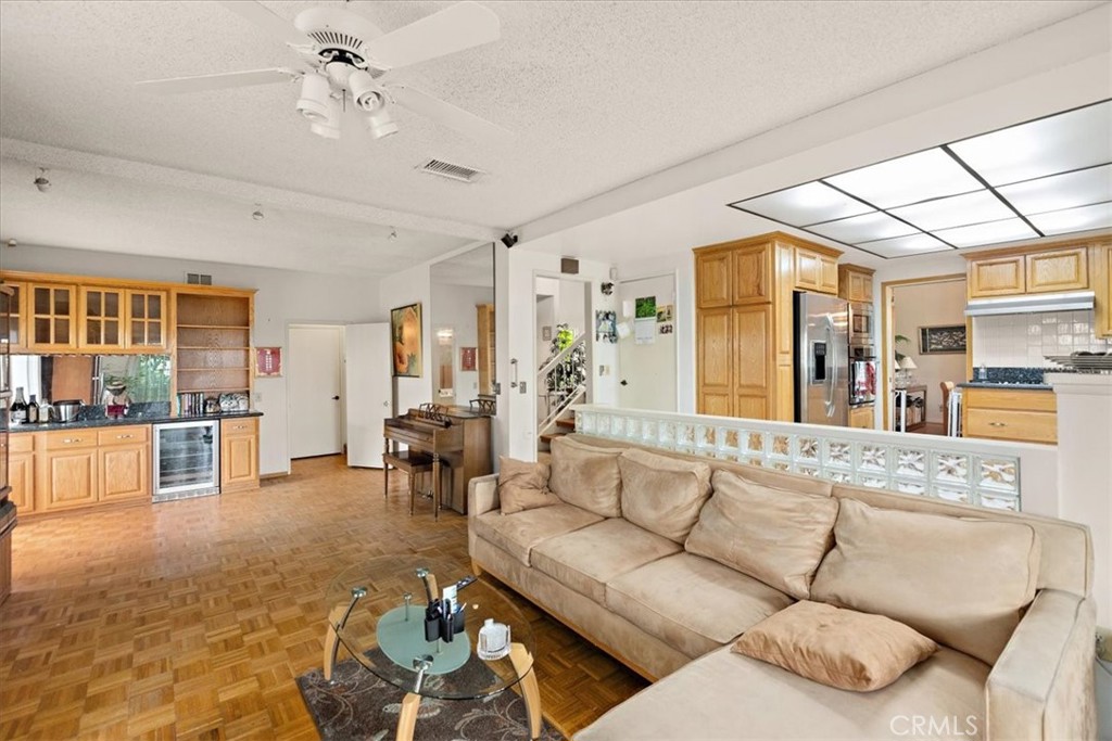 1601 Loma Road