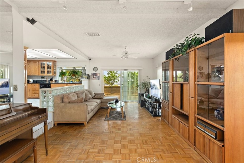 1601 Loma Road