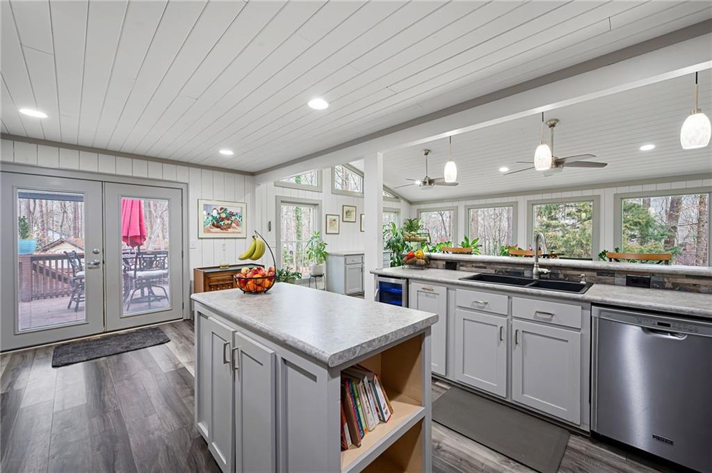 244 Sherbrook Court NW