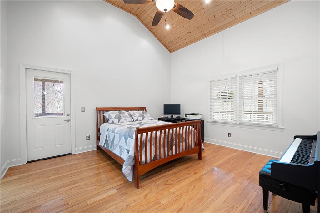 244 Sherbrook Court NW