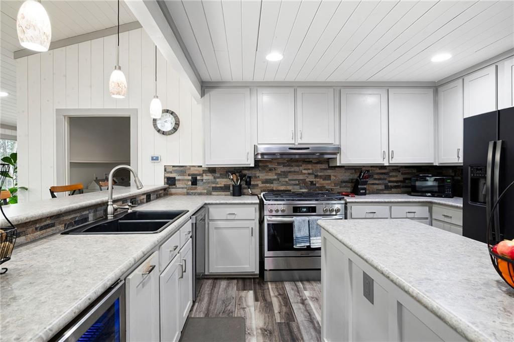 244 Sherbrook Court NW