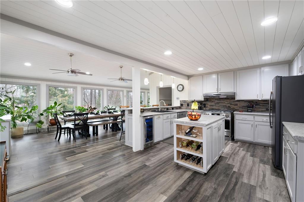 244 Sherbrook Court NW