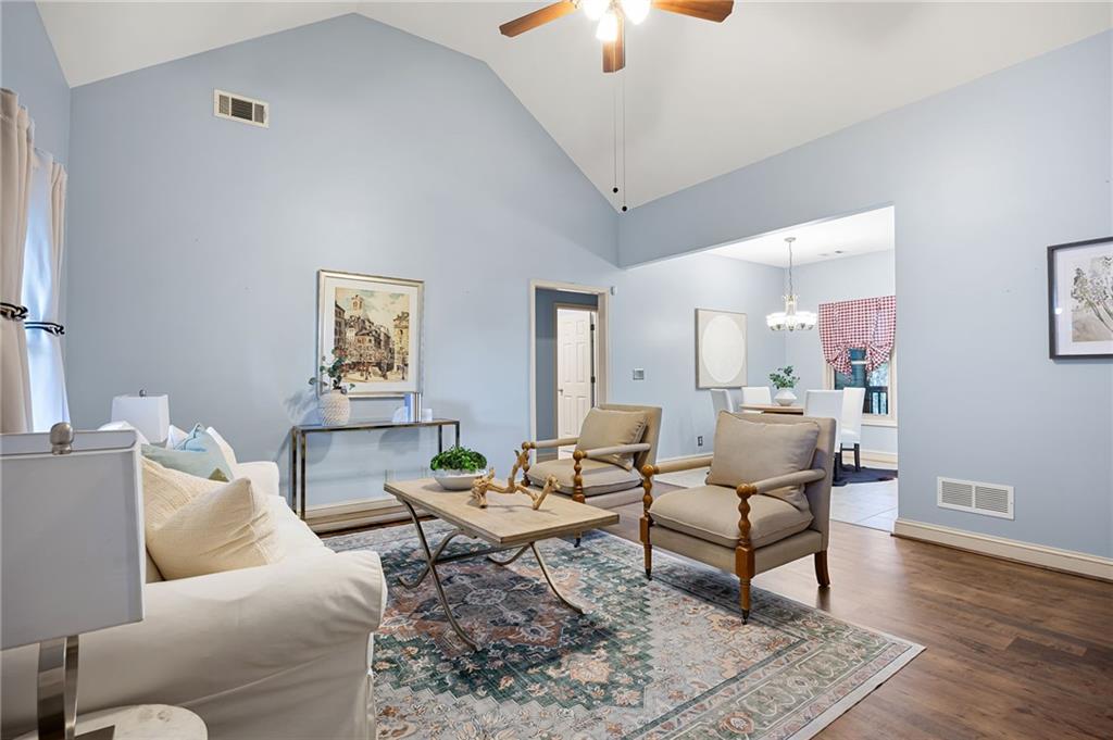 325 Harris Loop